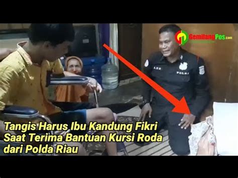 Tangis Harus Ibu Kandung Fikri Saat Terima Bantuan Kursi Roda Dari