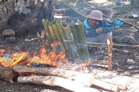 Malamang Tradisi Sambut Idul Adha Dari Tabuyung Madina