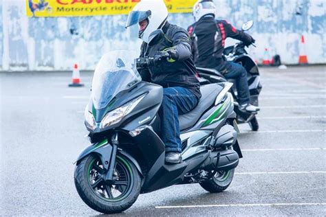 Kawasaki J125 (2016-2021) Review | Speed, Specs & Prices