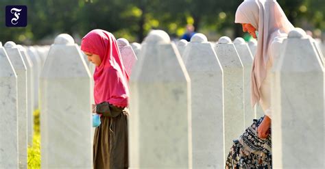 Tausende Gedenken Dem Massakers In Srebrenica Vor Jahren