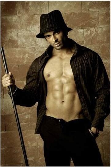 Shirtless Bollywood Men Karan Singh Grover In His Underwear