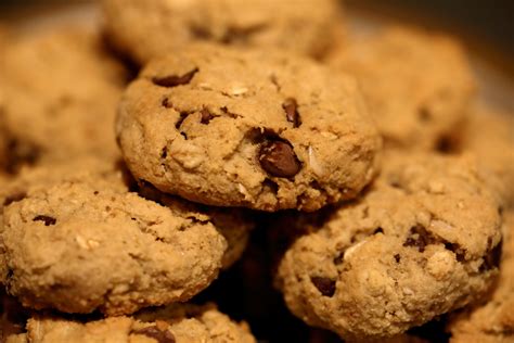 Almond Flour Carob Chip Cookies — Green Adrenaline