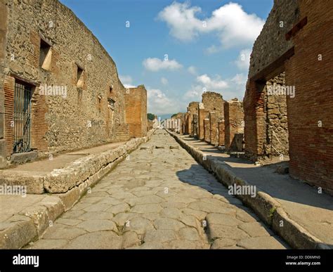 A roadway in Pompeii, Italy Stock Photo - Alamy