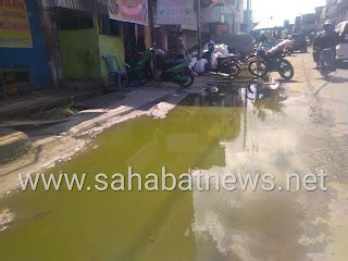 Drainase Buruk Genangan Air Di Jalan Area Simpan Lima Pinrang Berlumut