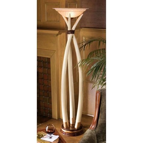 Design Toscano The Hunters Grand Trophy Sculptural Floor Lamp In 2021 Floor