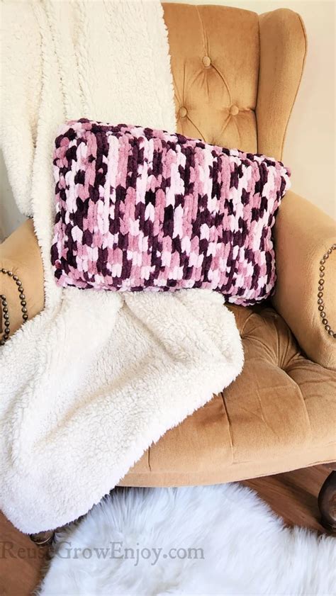 Loop Yarn DIY Pillow Cover - Reuse Grow Enjoy