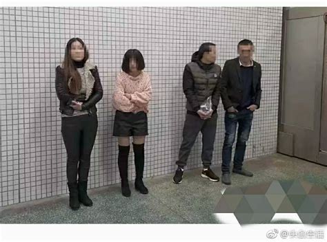 中山警方发现有站街女带嫖客进入出租屋，当场抓获2男2女2女出租屋嫖客新浪新闻