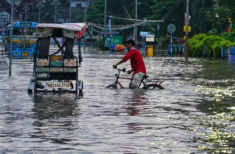 Hujan Deras Di Jakarta Dua Ruas Jalan Terendam