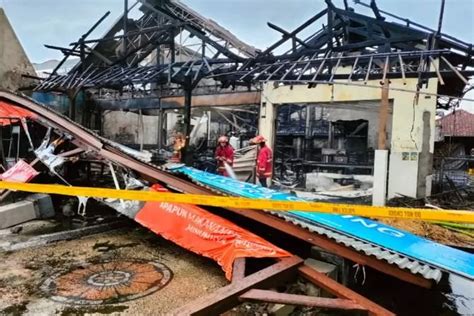 Diduga Kena Percikan Las Warung Babi Guling Candra Terbakar Hebat