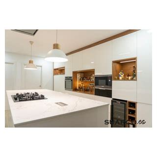 Cocina Moderna Con Isla Blanca Y Encimera Dekton Aura Moderne