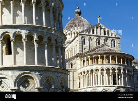 La Torre Inclinada Y La Catedral De Pisa Piazza Dei Miracoli Plaza De