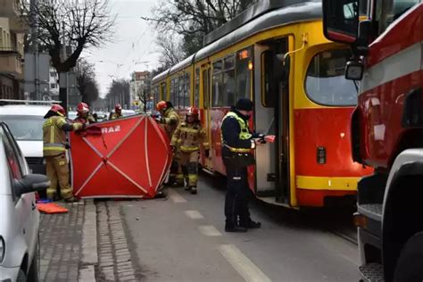 Zmar Pieszy Potr Cony Przez Tramwaj Na Ul Legion W W Grudzi Dzu