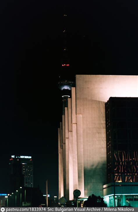 Palast Der Republik Und Berliner Fernsehturm