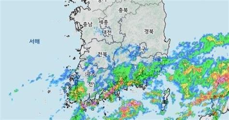 정체전선 영향 부산·경남에 비 잇따라17일까지 최고 150mm