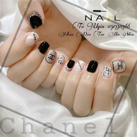 Pin By Pinky Lafata On Nails Branded Gucci Nails Chanel Nails Swag