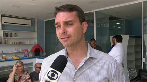 Fl Vio Bolsonaro Psc Fez Campanha Em Bangu Rj G