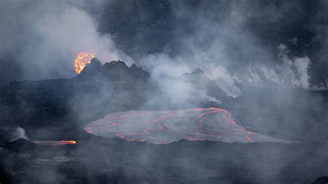 Volcano Lava Smoke Eruption 4k Hd Nature Wallpapers Hd Wallpapers Id 112580