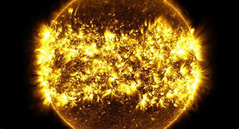 Un Ovni La Nasa registra objeto extraño frente al sol