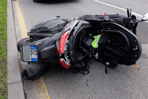 Tragico Incidente A San Giuliano Milanese 34enne Si Schianta Con La