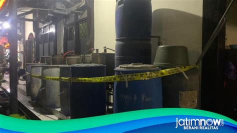 Polisi Bongkar Pabrik Miras Rumahan Di Kabupaten Malang Ratusan Botol