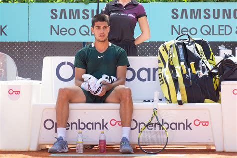 Por qué Carlos Alcaraz tuvo que regalarle un juego a Djokovic