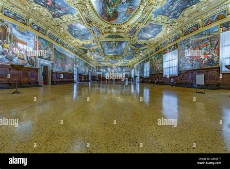 Palazzo ducale interior hi-res stock photography and images - Alamy