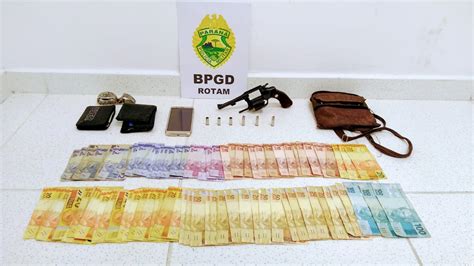 Pm Flagra Roubo A Mercado Prende Dois Homens E Apreende Drogas E Armas