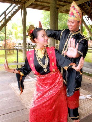 Melanau Sarawak Traditional Costume / Melanau People Junglekey In Image ...