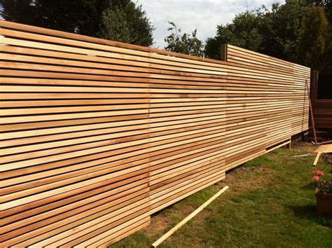 Build Horizontal Wood Fence Vallas de jardín Diseño de jardín