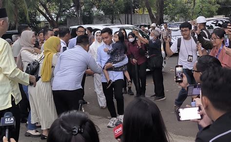 Gibran Dan Keluarga Hadiri Acara Open House Terbatas Dengan Prabowo