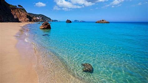 Las playas de aguas cristalinas más bonitas de España Dimension