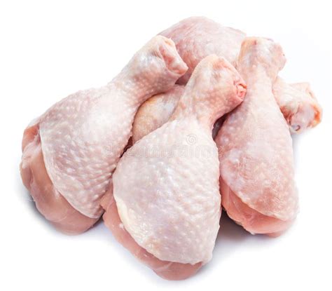 Piernas De Pollo Crudas Aisladas En Fondo Blanco Imagen De Archivo