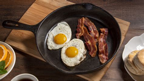 The Science Behind Why Bacon And Eggs Taste So Good Together