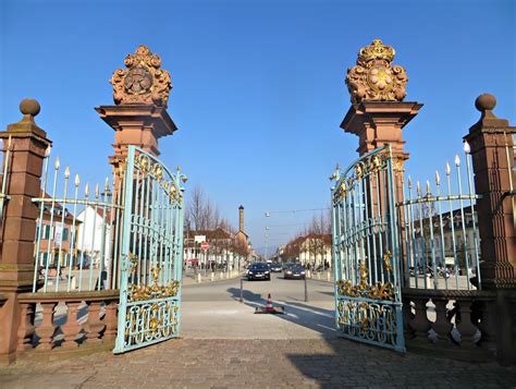 Schwetzingen The Entrance Gates To The Schloss Palace W Flickr