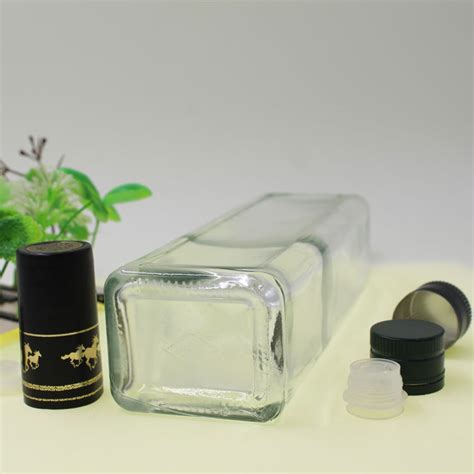 China Carve Olive Transparent Square Oil Glass Bottle Container