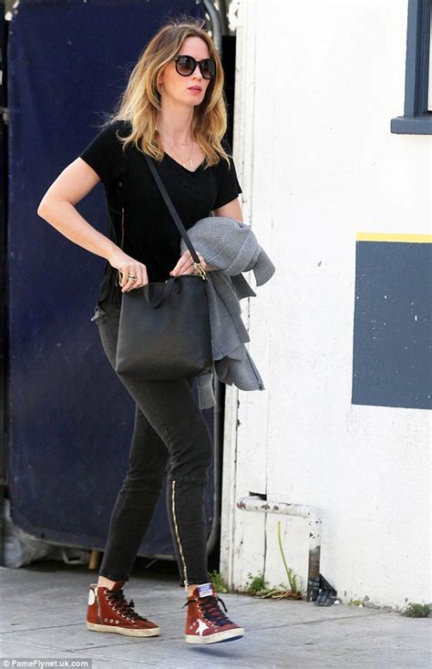 Emily Blunt Looks Amazing In A Casual T Shirt And Jeans While Out To