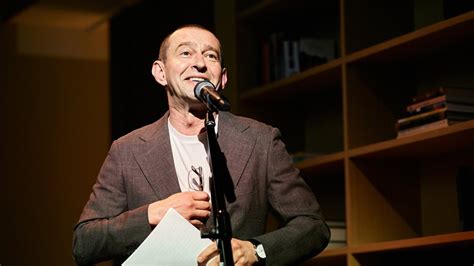 Константин Хабенский читает отрывок из романа «Стрижи» Фернандо ...