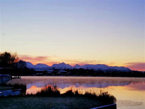 Another beautiful morning at Lake Hood : r/alaska