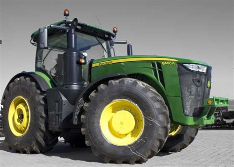 John Deere M Series Vs R Series What S The Difference Farmer Grows