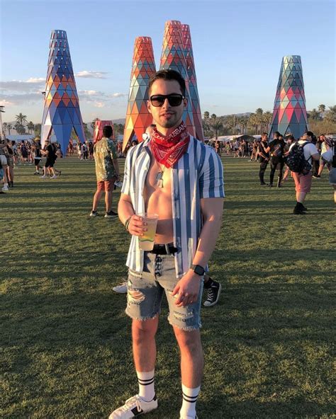 How To Style Floral Shirt Men S Styling Guide Coachella Outfit