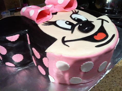 Minnie Mouse Cake Made With 4 Rounds For The Ears And 8 For The Face