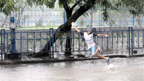 Light Rains In Kolkata As Monsoon Approaches