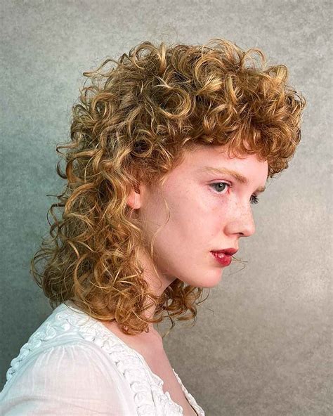 26 Modern Mullet Hairstyles For Girls With Curly Hair