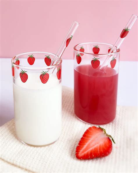 Kreapa Strawberry Cups 2 Sets Cute Glass Strawberry Cups 300ml Straw Glass Cups