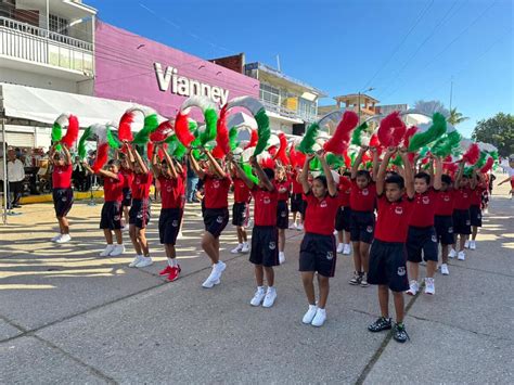 Realizan desfile conmemorativo por el 113 aniversario de la Revolución