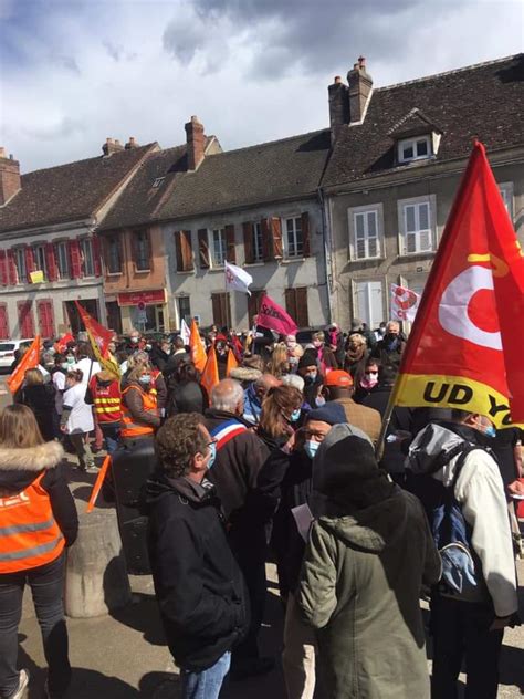 VILLENEUVE SUR YONNE Manifestation Plus de 200 personnes rassemblées