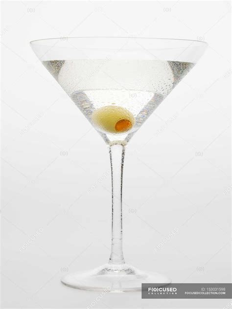 Martini with green olive — relaxing, close - Stock Photo | #153031598