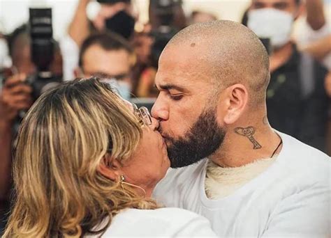 La madre de Dani Alves habla de la traición que sufrió su hijo Joana