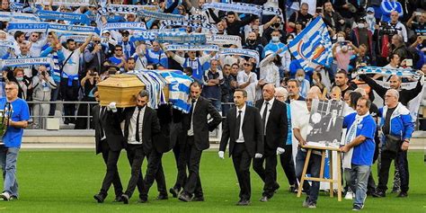 Marseille Les Supporteurs De Lom Rendent Hommage Bernard Tapie