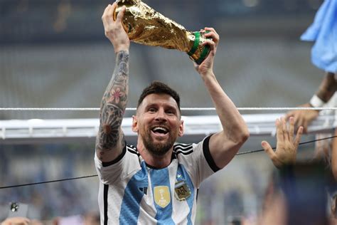 Messi Lifting The World Cup Wallpapers - Wallpaper Cave